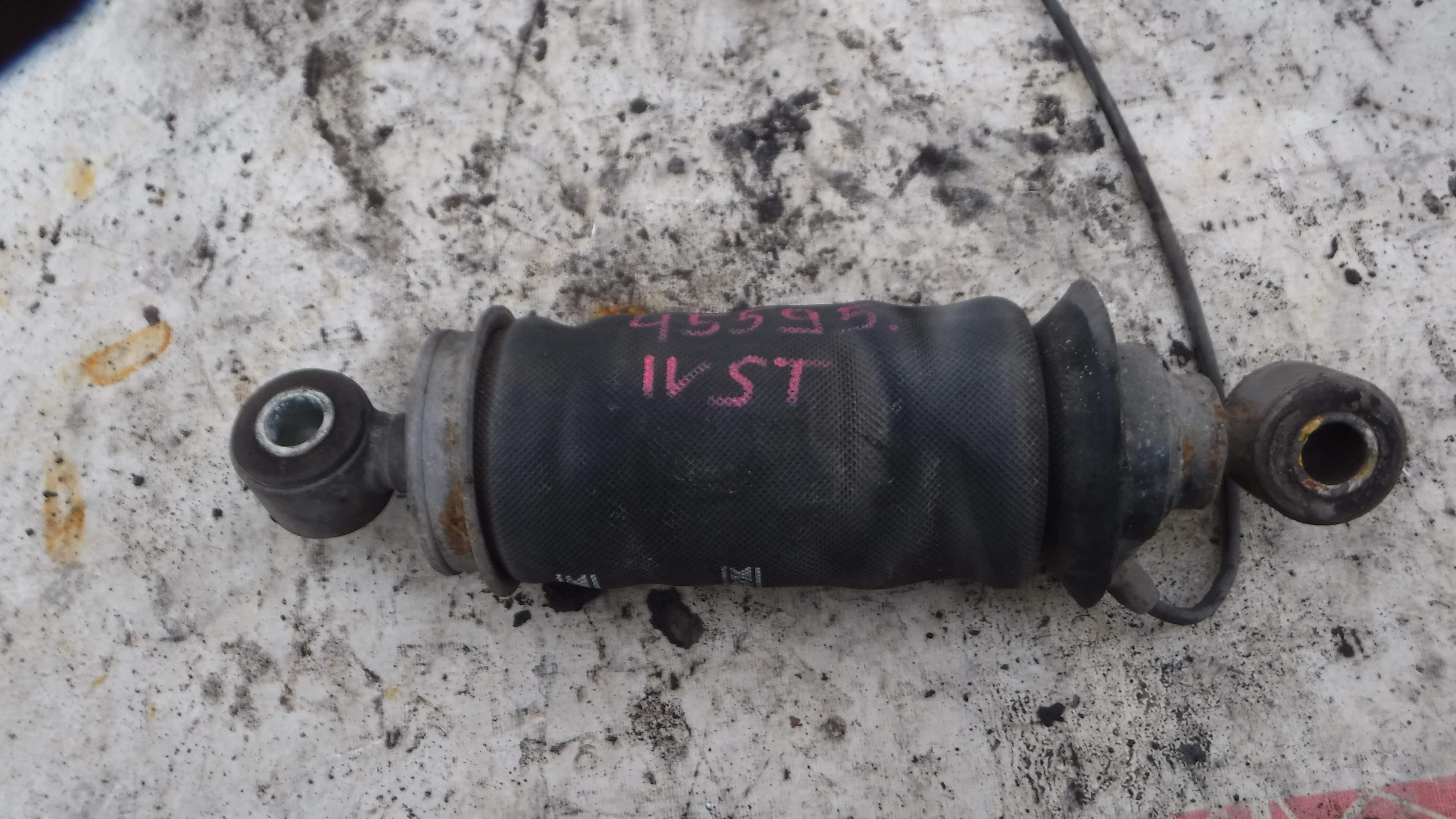 Подушки кабины задние Амортизатор кабины Ивеко стрейлс Iveco strails Cursor 10 2002